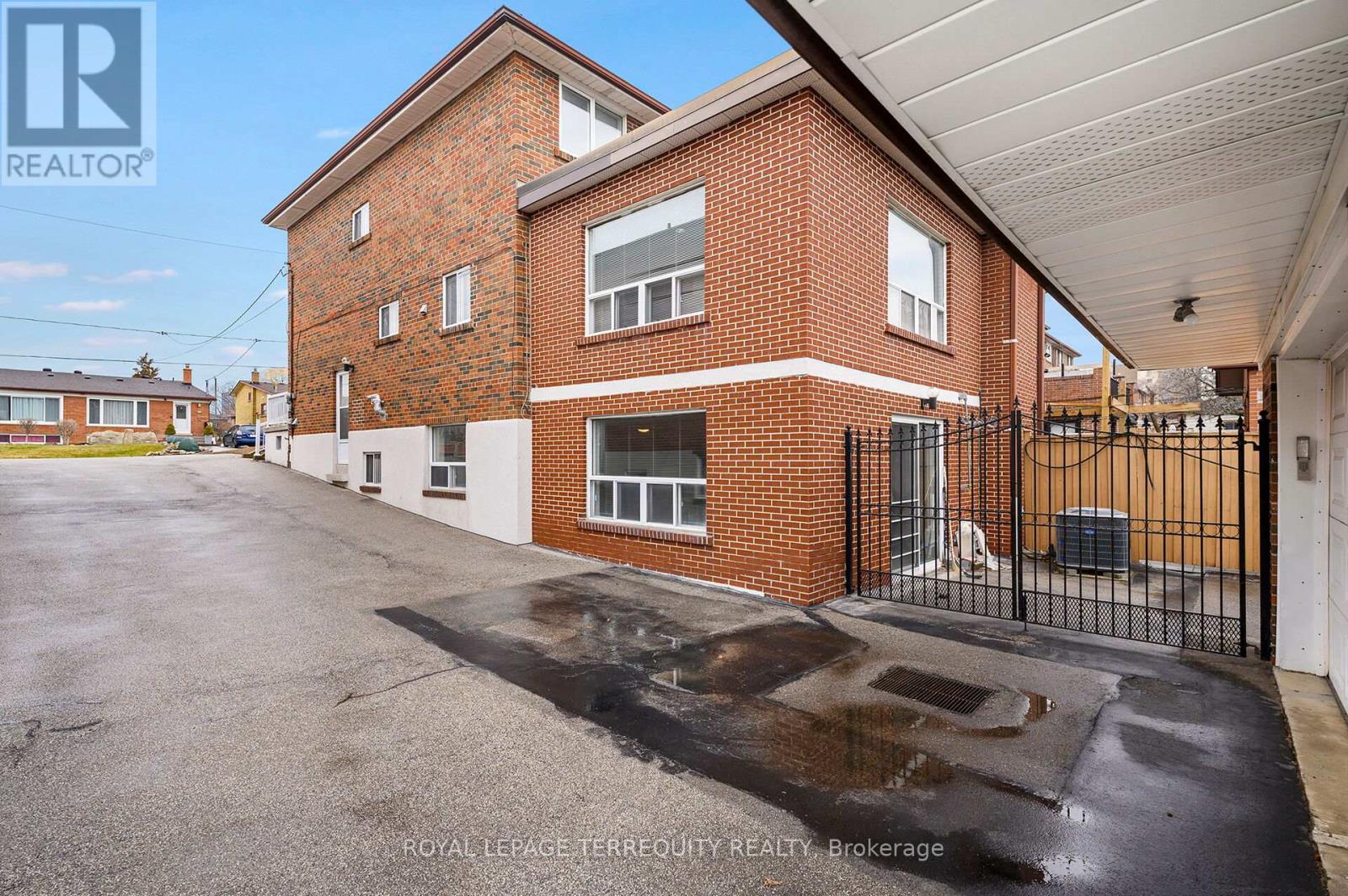 27 Gotham Court, Toronto, Ontario  M6M 2N9 - Photo 29 - W12935392