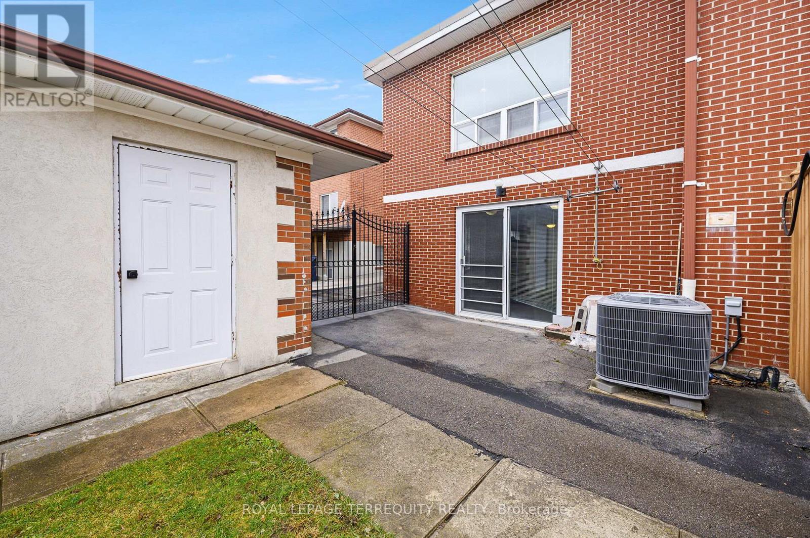 27 Gotham Court, Toronto, Ontario  M6M 2N9 - Photo 30 - W12935392