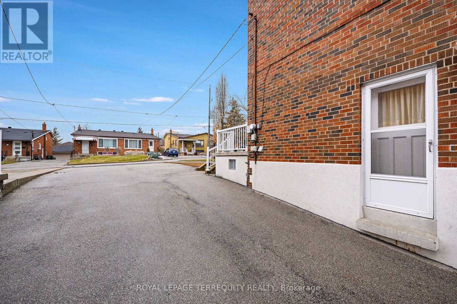 27 Gotham Court, Toronto, Ontario  M6M 2N9 - Photo 31 - W12935392