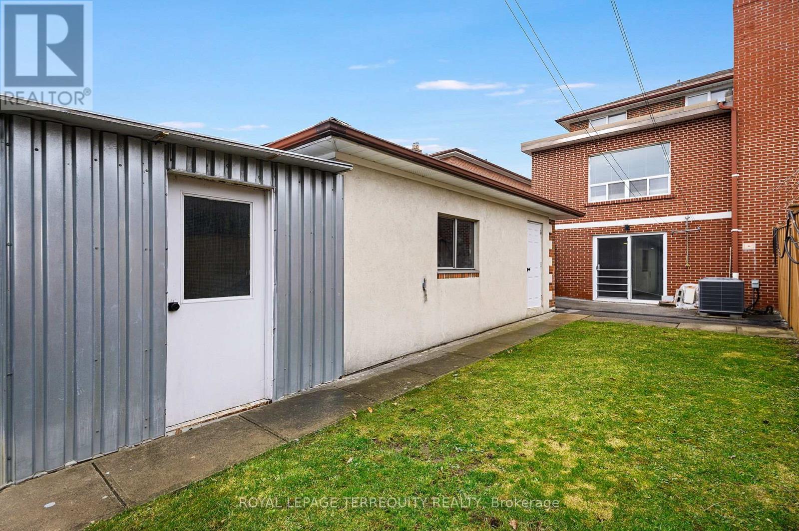 27 Gotham Court, Toronto, Ontario  M6M 2N9 - Photo 33 - W12935392