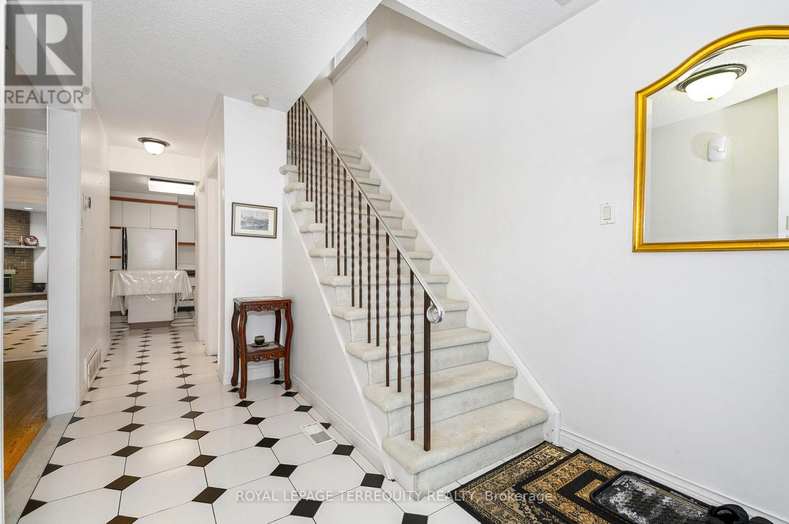 27 Gotham Court, Toronto, Ontario  M6M 2N9 - Photo 4 - W12935392