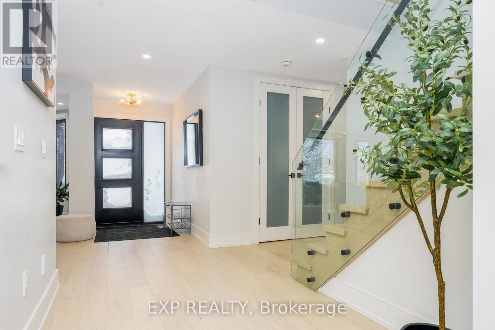 1279 Winterbourne Drive, Oakville, Ontario  L6J 7E4 - Photo 6 - W12935412