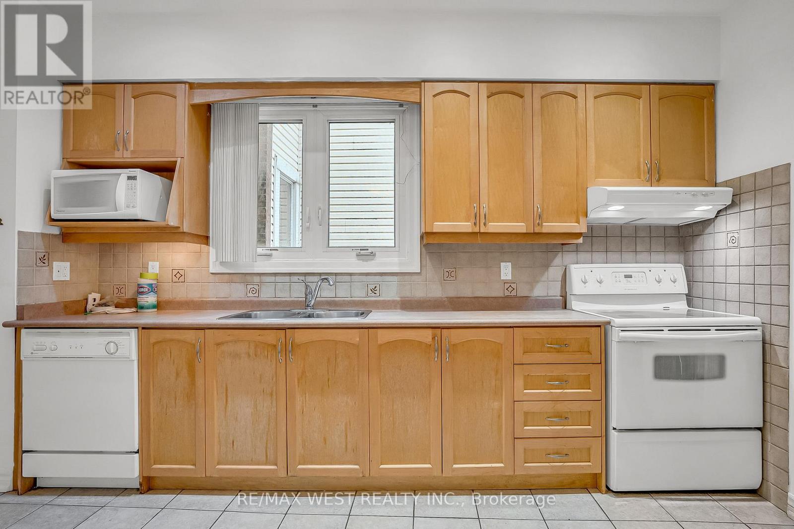 472 Symington Avenue, Toronto, Ontario  M6N 2W5 - Photo 28 - W12935520