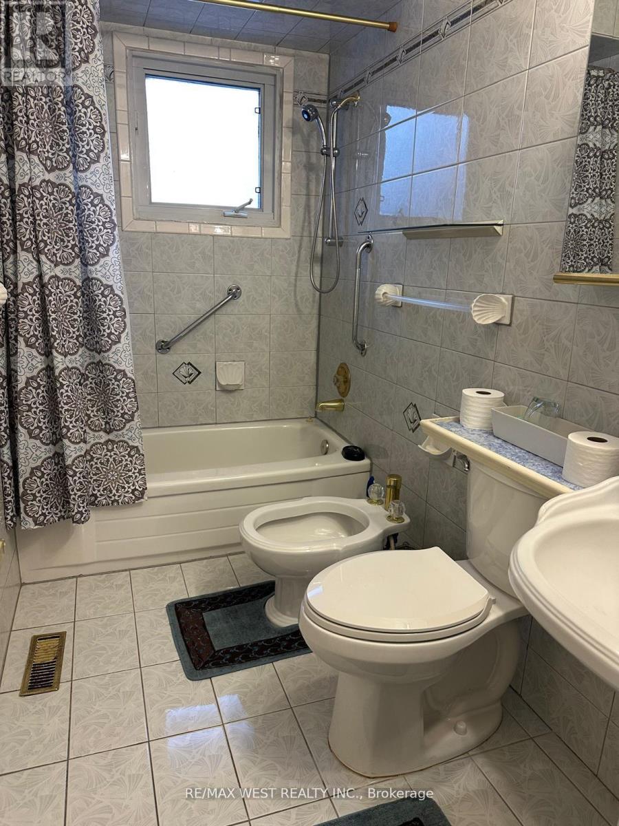 74 Elana Drive, Toronto, Ontario  M3N 2C2 - Photo 22 - W12935538