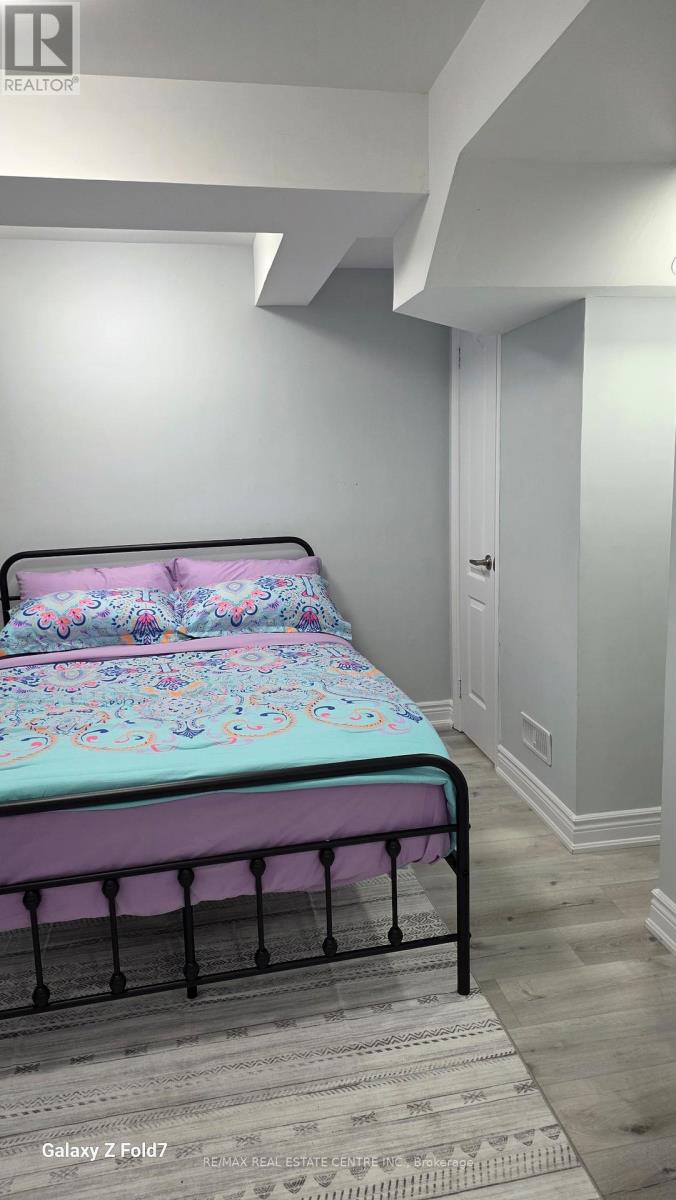 726 Dolby Crescent, Milton, Ontario  L9T 5L7 - Photo 11 - W12932710