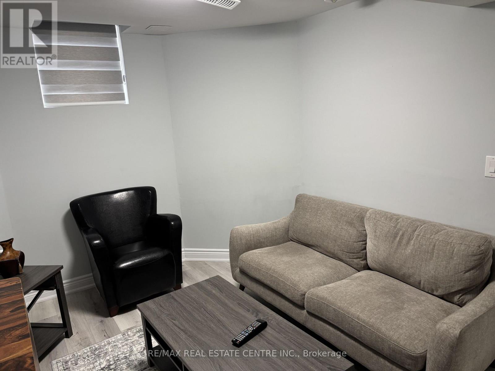 726 Dolby Crescent, Milton, Ontario  L9T 5L7 - Photo 22 - W12932710