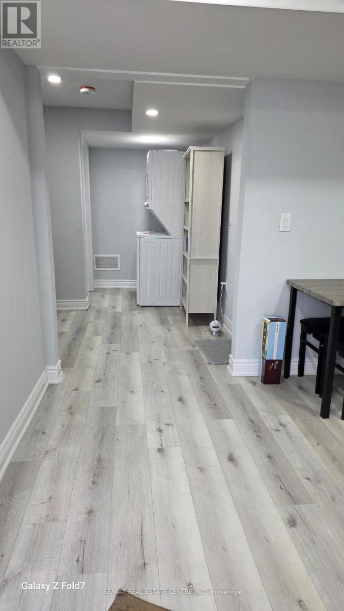 726 Dolby Crescent, Milton, Ontario  L9T 5L7 - Photo 12 - W12932710