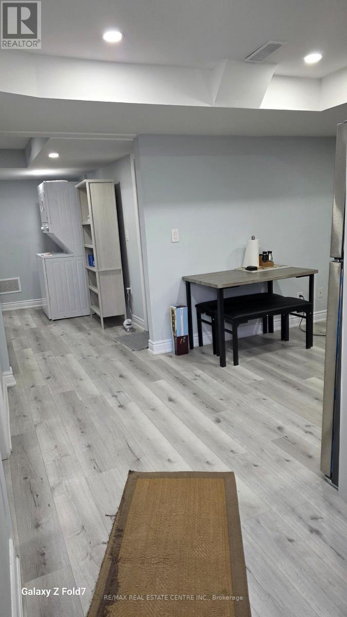 726 Dolby Crescent, Milton, Ontario  L9T 5L7 - Photo 6 - W12932710