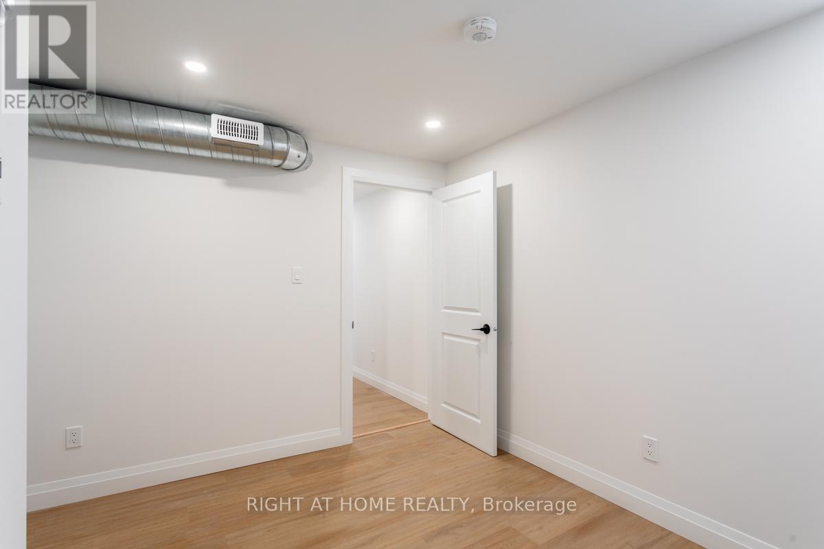 4 - 113 Catharine Street N, Hamilton, Ontario  L8R 1J5 - Photo 15 - X12935250