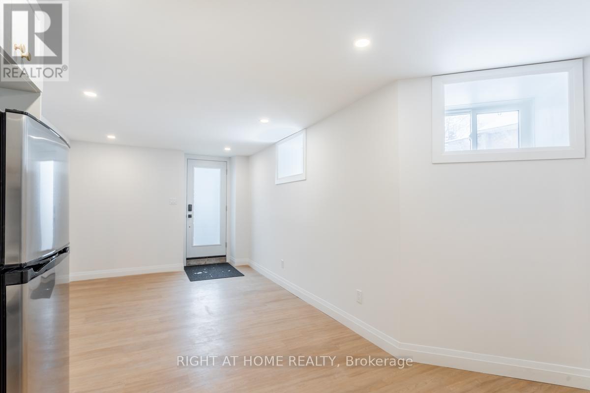 4 - 113 Catharine Street N, Hamilton, Ontario  L8R 1J5 - Photo 2 - X12935250