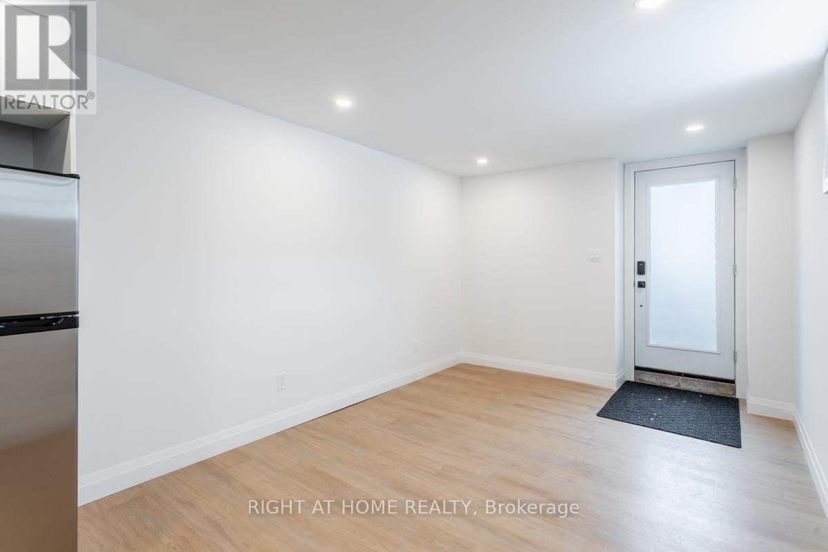 4 - 113 Catharine Street N, Hamilton, Ontario  L8R 1J5 - Photo 3 - X12935250