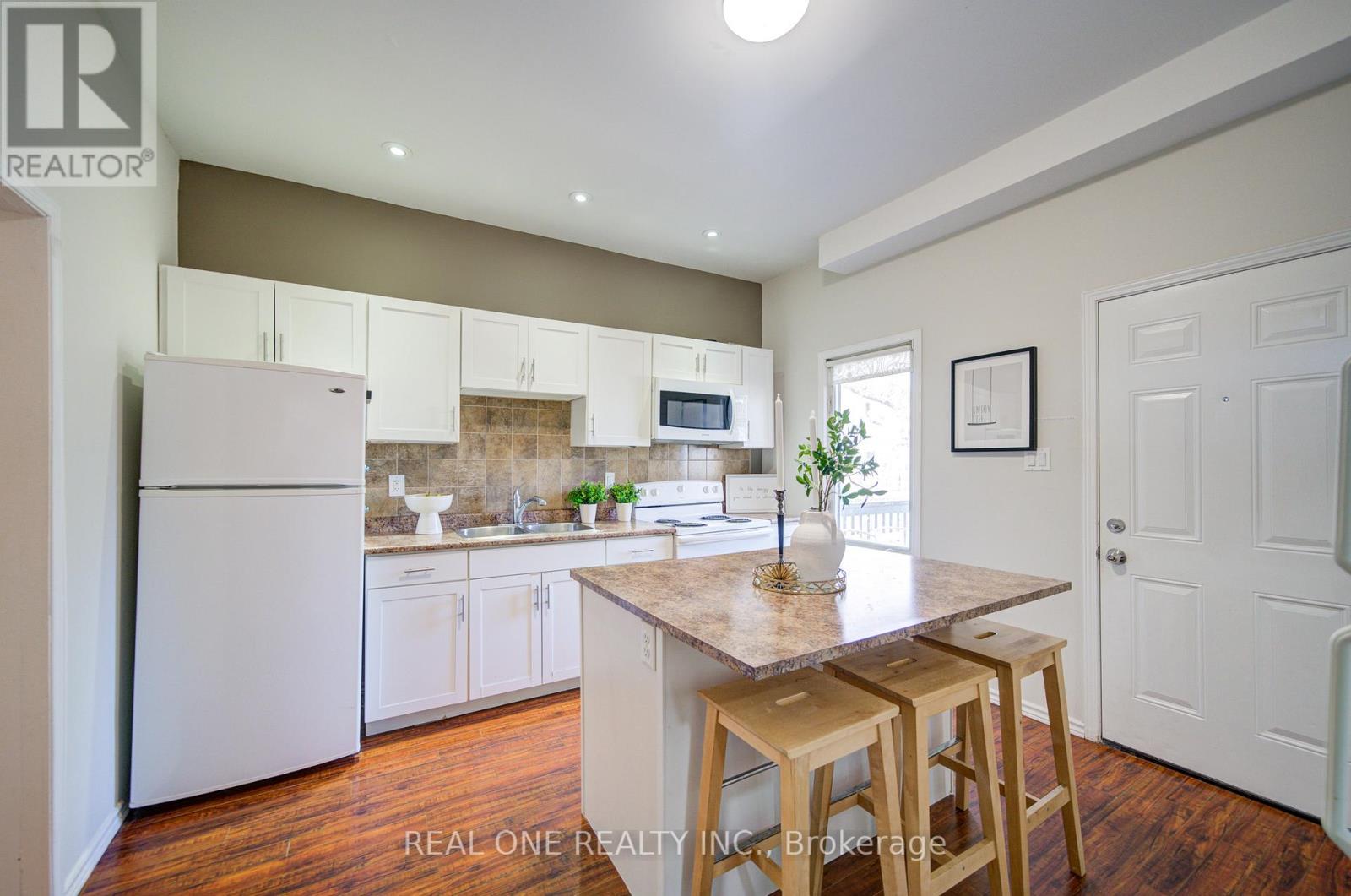 102 Royal Avenue, Hamilton, Ontario  L8S 2C6 - Photo 10 - X12935410