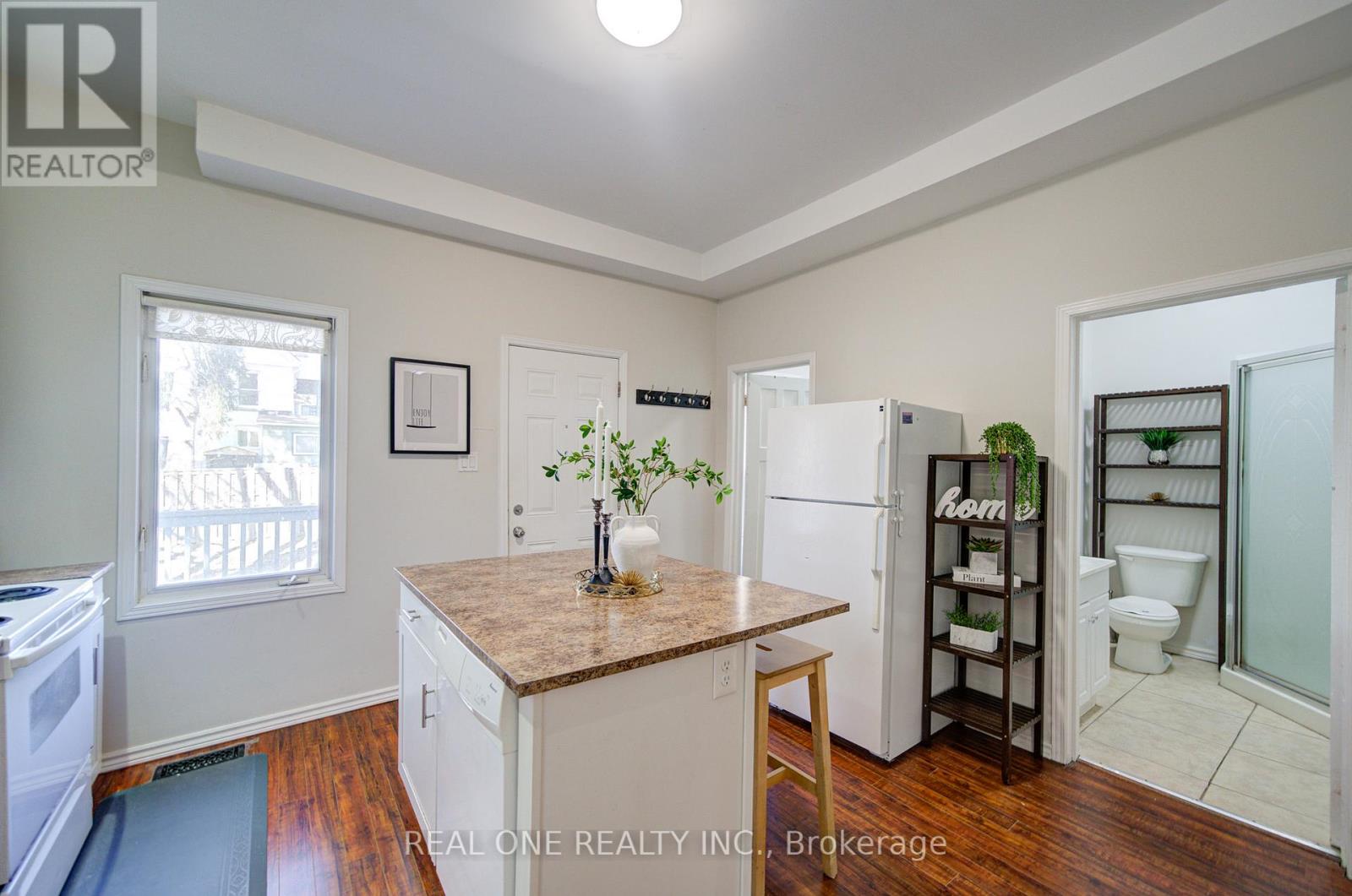 102 Royal Avenue, Hamilton, Ontario  L8S 2C6 - Photo 11 - X12935410