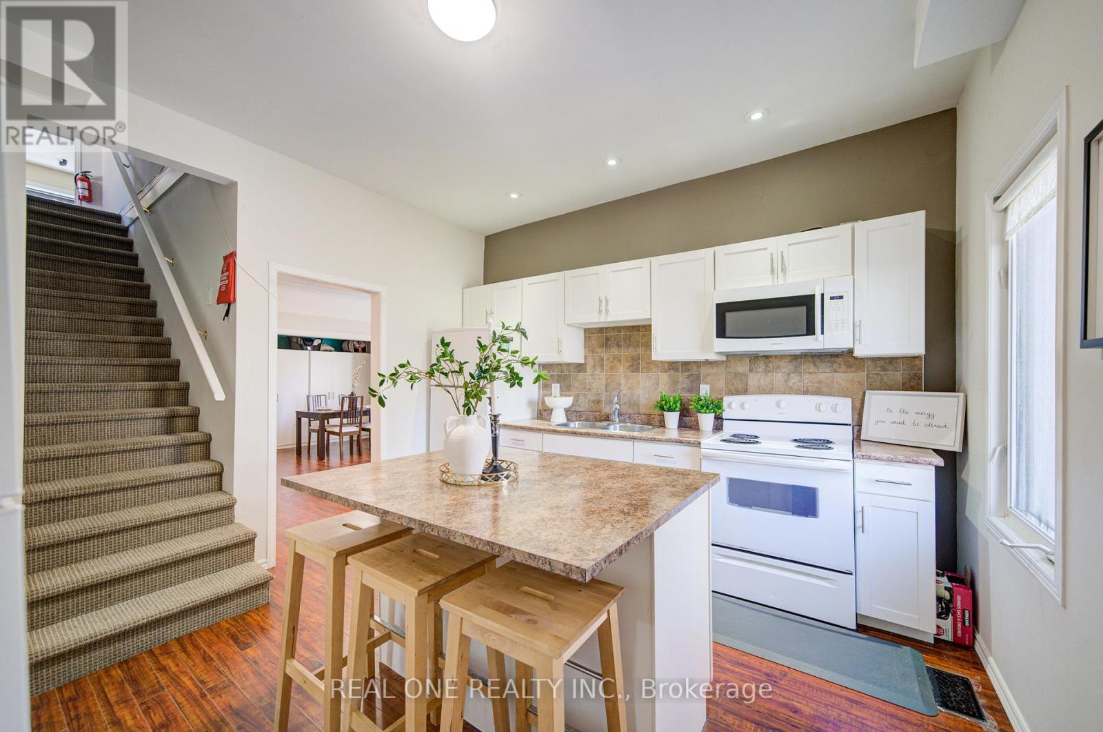 102 Royal Avenue, Hamilton, Ontario  L8S 2C6 - Photo 13 - X12935410