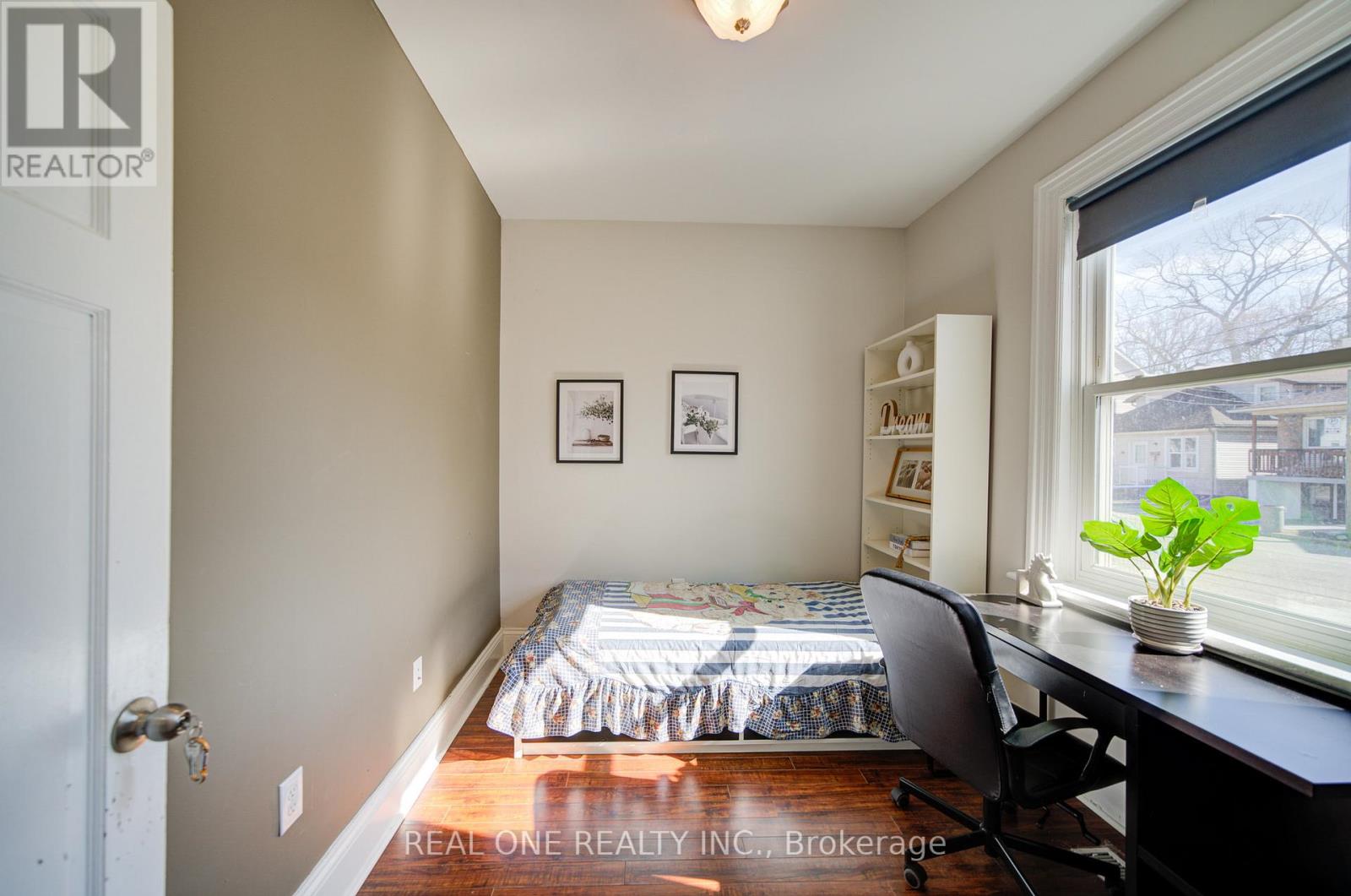 102 Royal Avenue, Hamilton, Ontario  L8S 2C6 - Photo 18 - X12935410