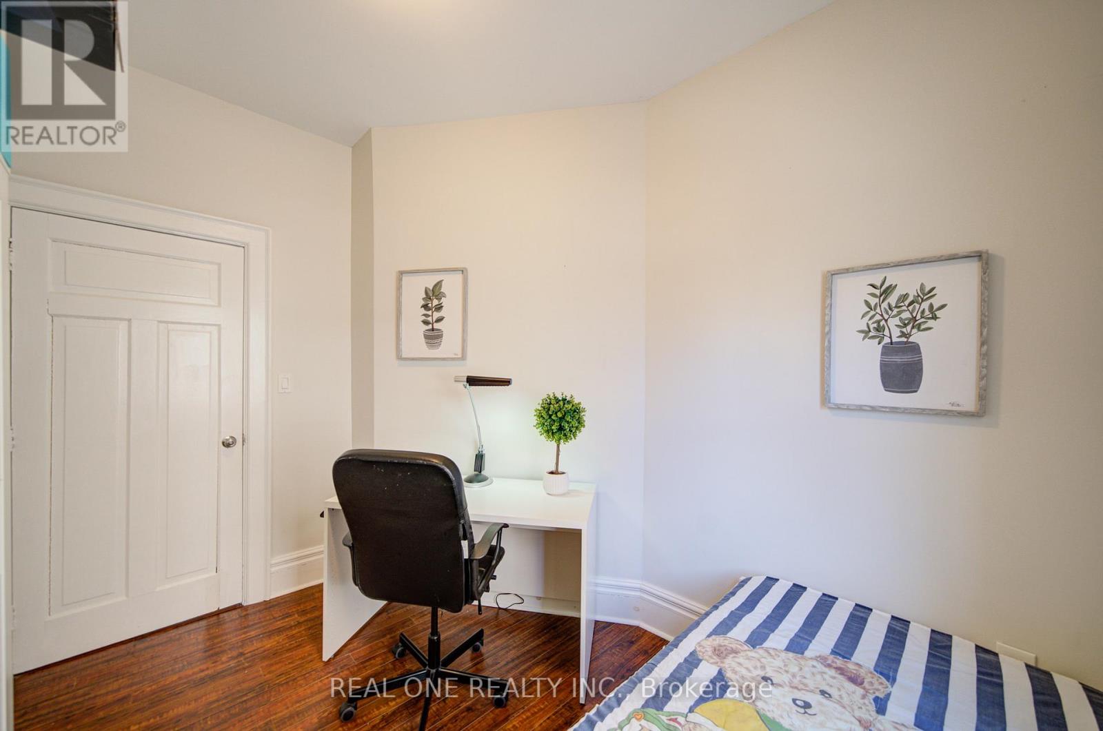 102 Royal Avenue, Hamilton, Ontario  L8S 2C6 - Photo 22 - X12935410