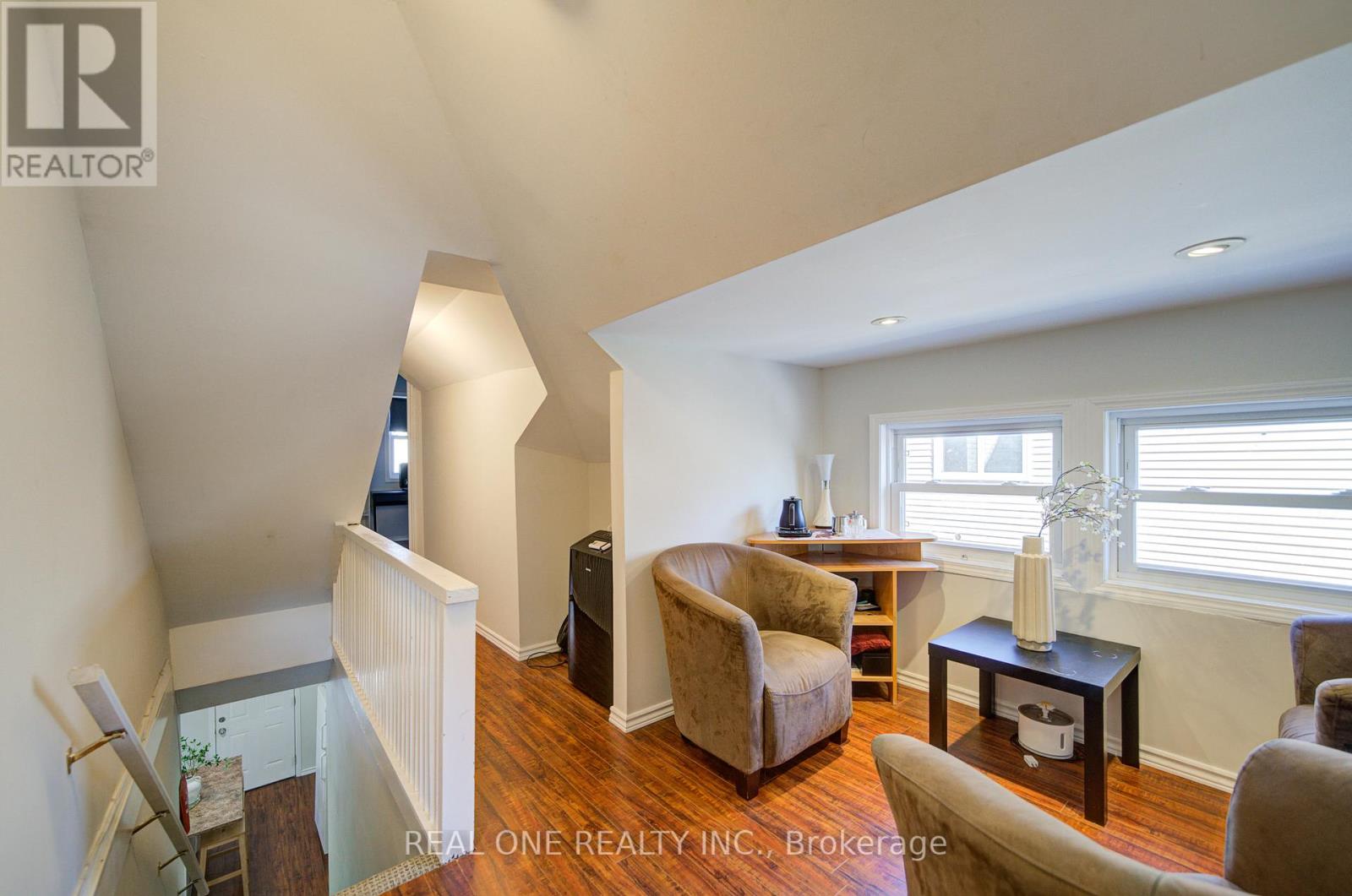 102 Royal Avenue, Hamilton, Ontario  L8S 2C6 - Photo 26 - X12935410