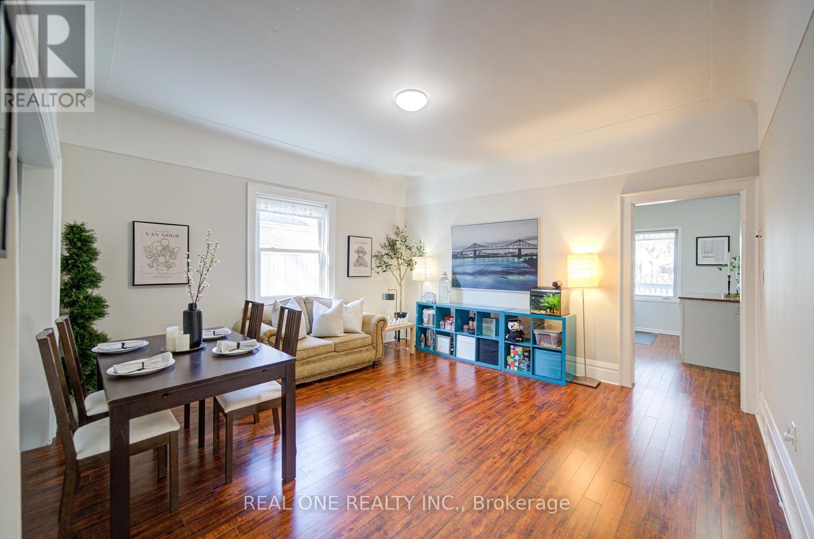 102 Royal Avenue, Hamilton, Ontario  L8S 2C6 - Photo 3 - X12935410