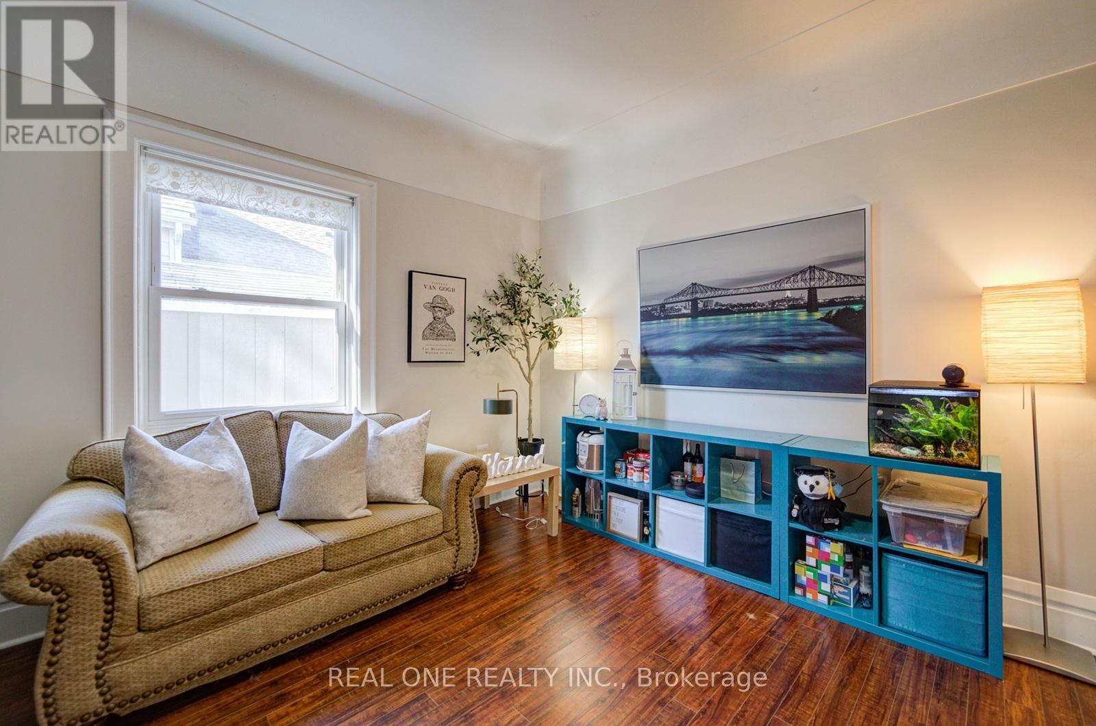 102 Royal Avenue, Hamilton, Ontario  L8S 2C6 - Photo 6 - X12935410