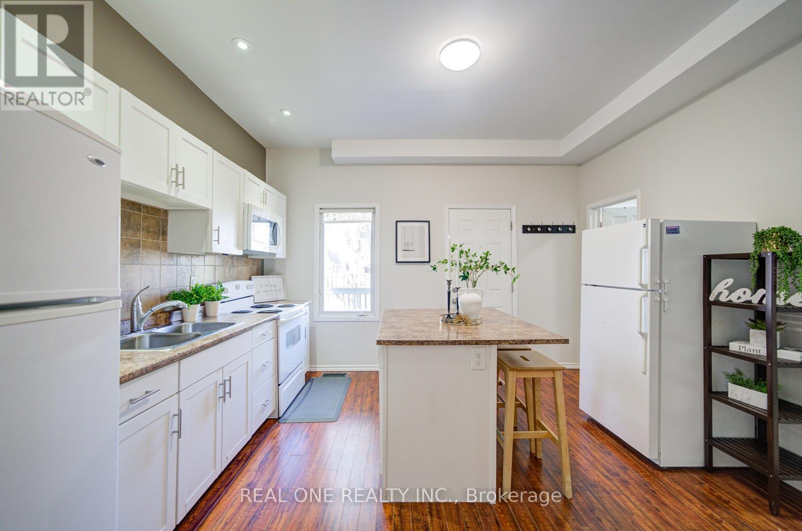 102 Royal Avenue, Hamilton, Ontario  L8S 2C6 - Photo 9 - X12935410