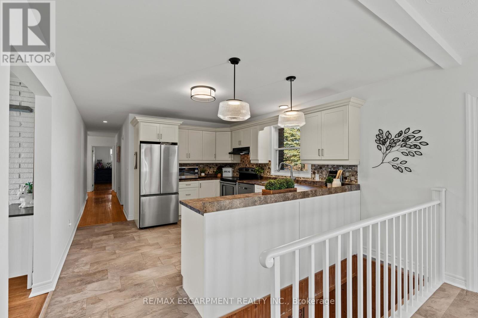 27 Cline Mountain Road S, Grimsby, Ontario  L3M 4B4 - Photo 16 - X12935422