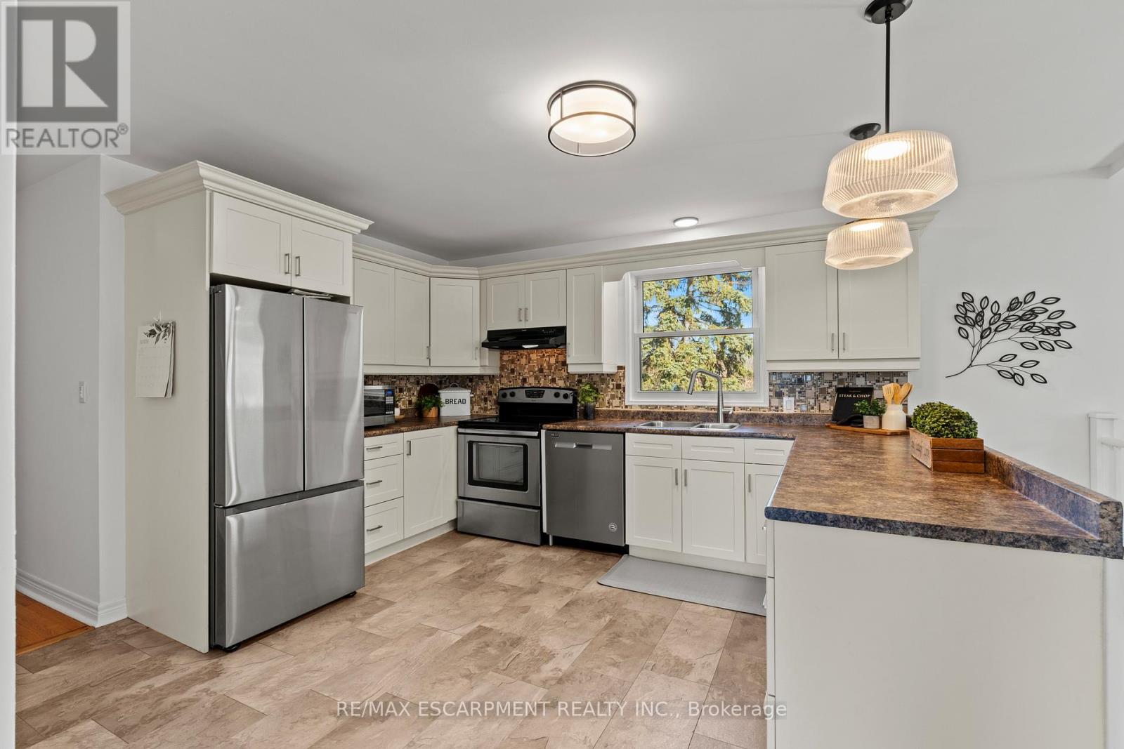 27 Cline Mountain Road S, Grimsby, Ontario  L3M 4B4 - Photo 17 - X12935422