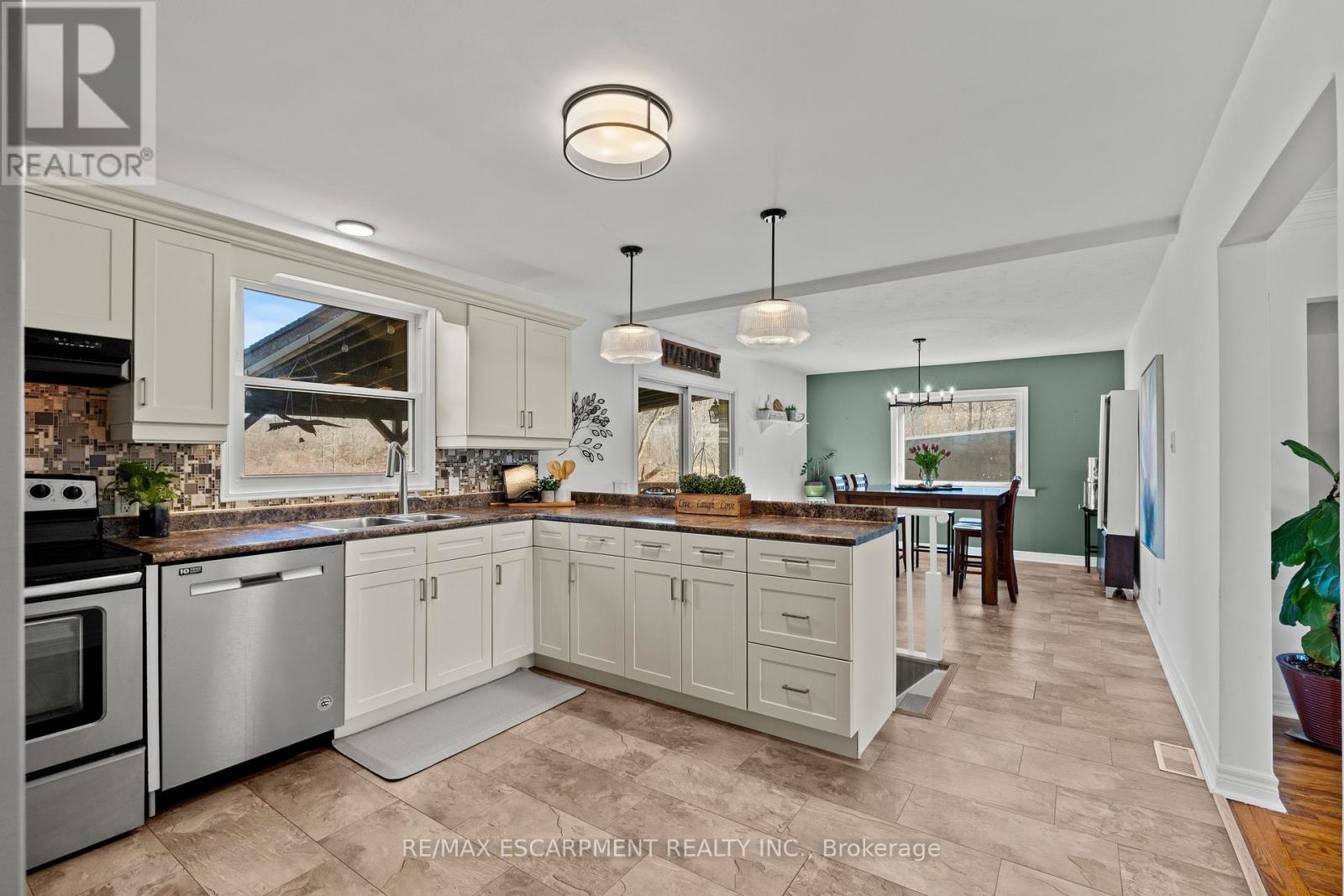 27 Cline Mountain Road S, Grimsby, Ontario  L3M 4B4 - Photo 18 - X12935422