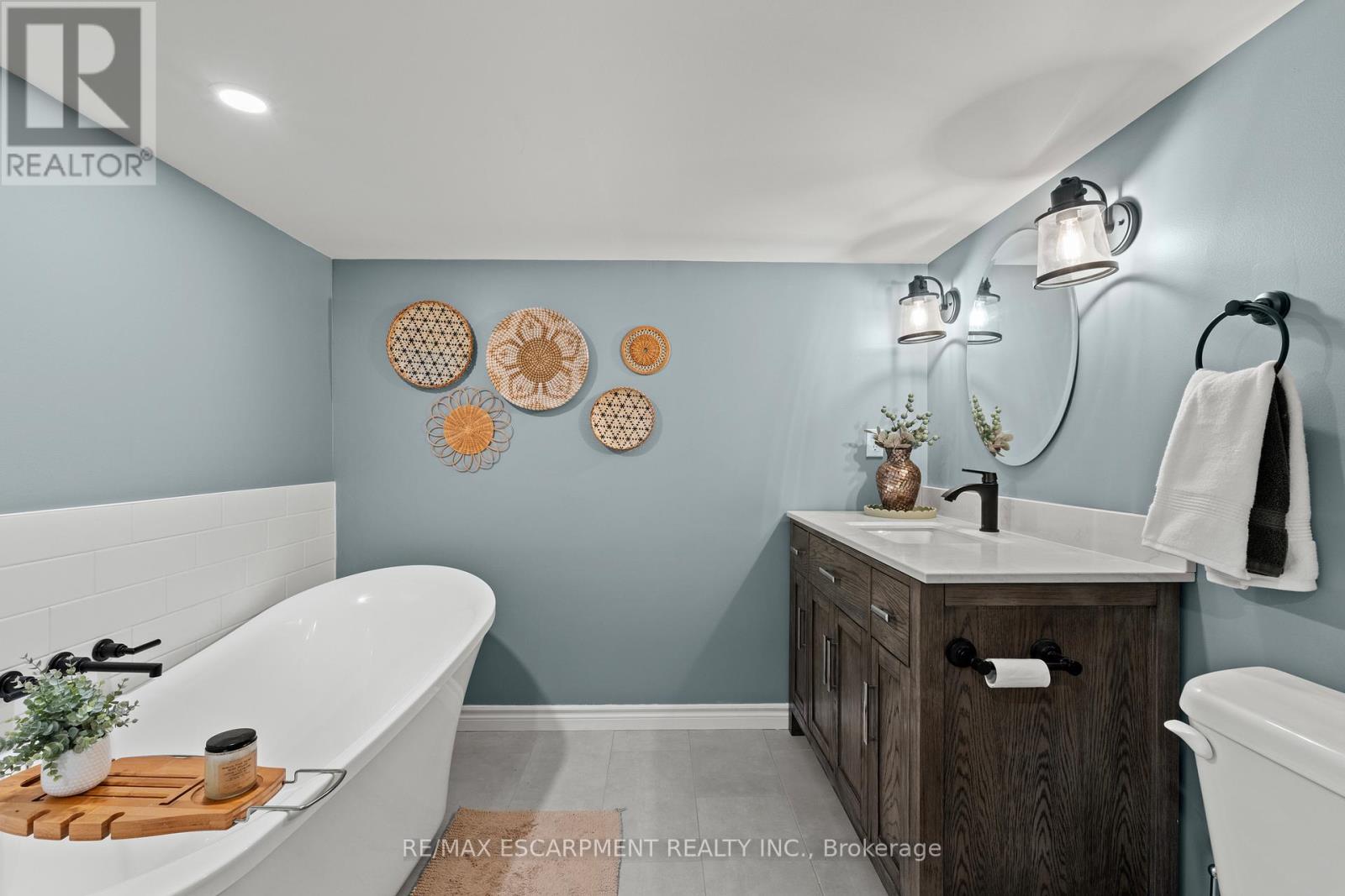 27 Cline Mountain Road S, Grimsby, Ontario  L3M 4B4 - Photo 26 - X12935422