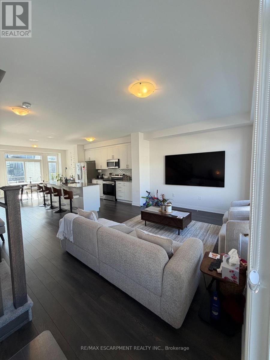 460 Provident Way, Hamilton (Mount Hope), Ontario  L0R 1C0 - Photo 11 - X12935490