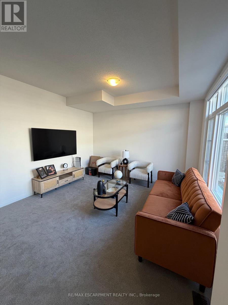 460 Provident Way, Hamilton (Mount Hope), Ontario  L0R 1C0 - Photo 2 - X12935490