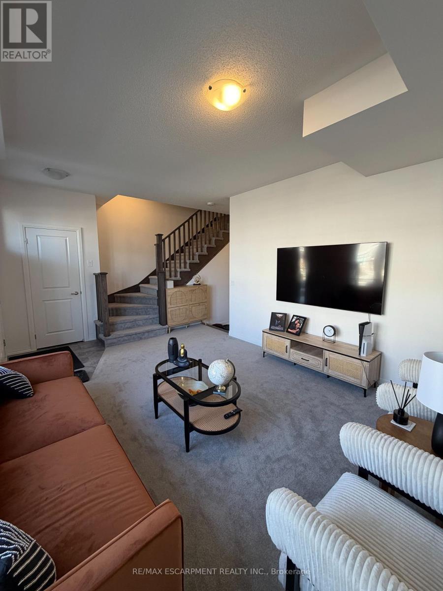 460 Provident Way, Hamilton (Mount Hope), Ontario  L0R 1C0 - Photo 3 - X12935490