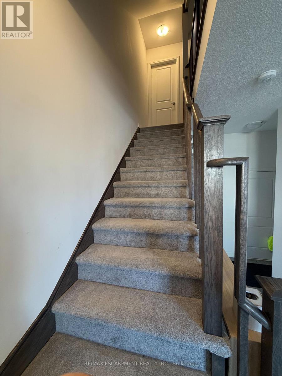 460 Provident Way, Hamilton (Mount Hope), Ontario  L0R 1C0 - Photo 6 - X12935490