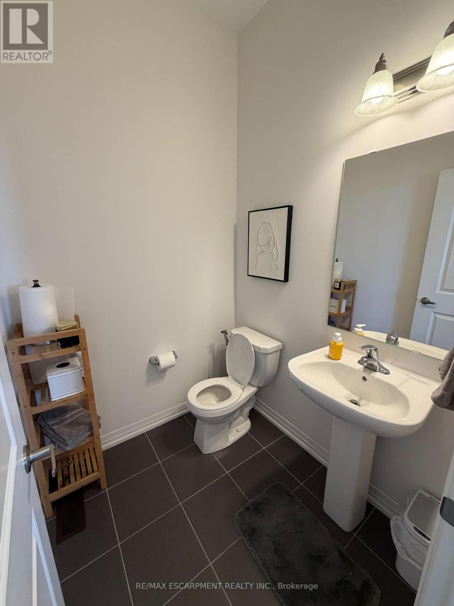 460 Provident Way, Hamilton (Mount Hope), Ontario  L0R 1C0 - Photo 7 - X12935490