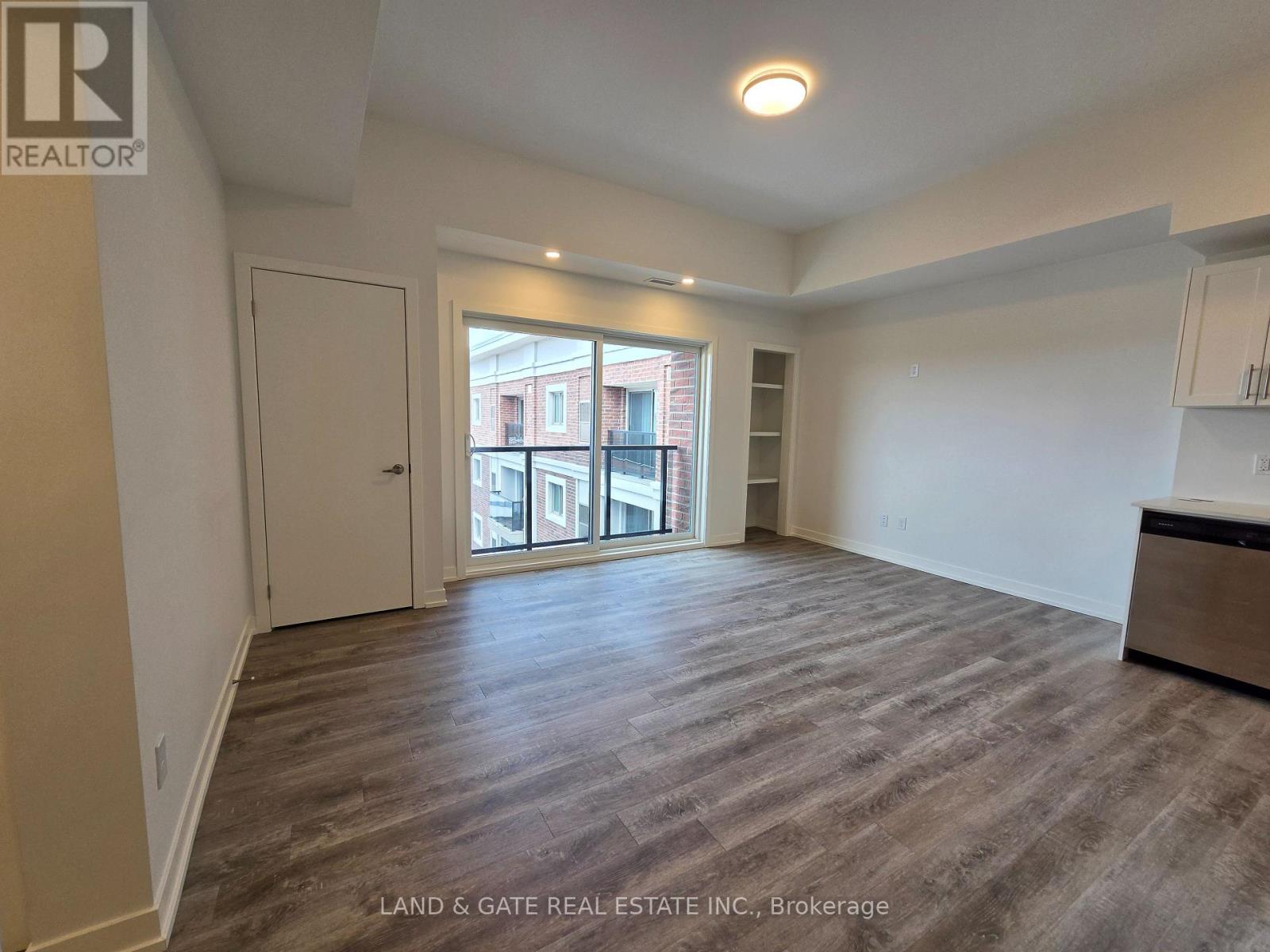 604 - 976 Simcoe Street N, Oshawa, Ontario  L1G 4W4 - Photo 2 - E12767030