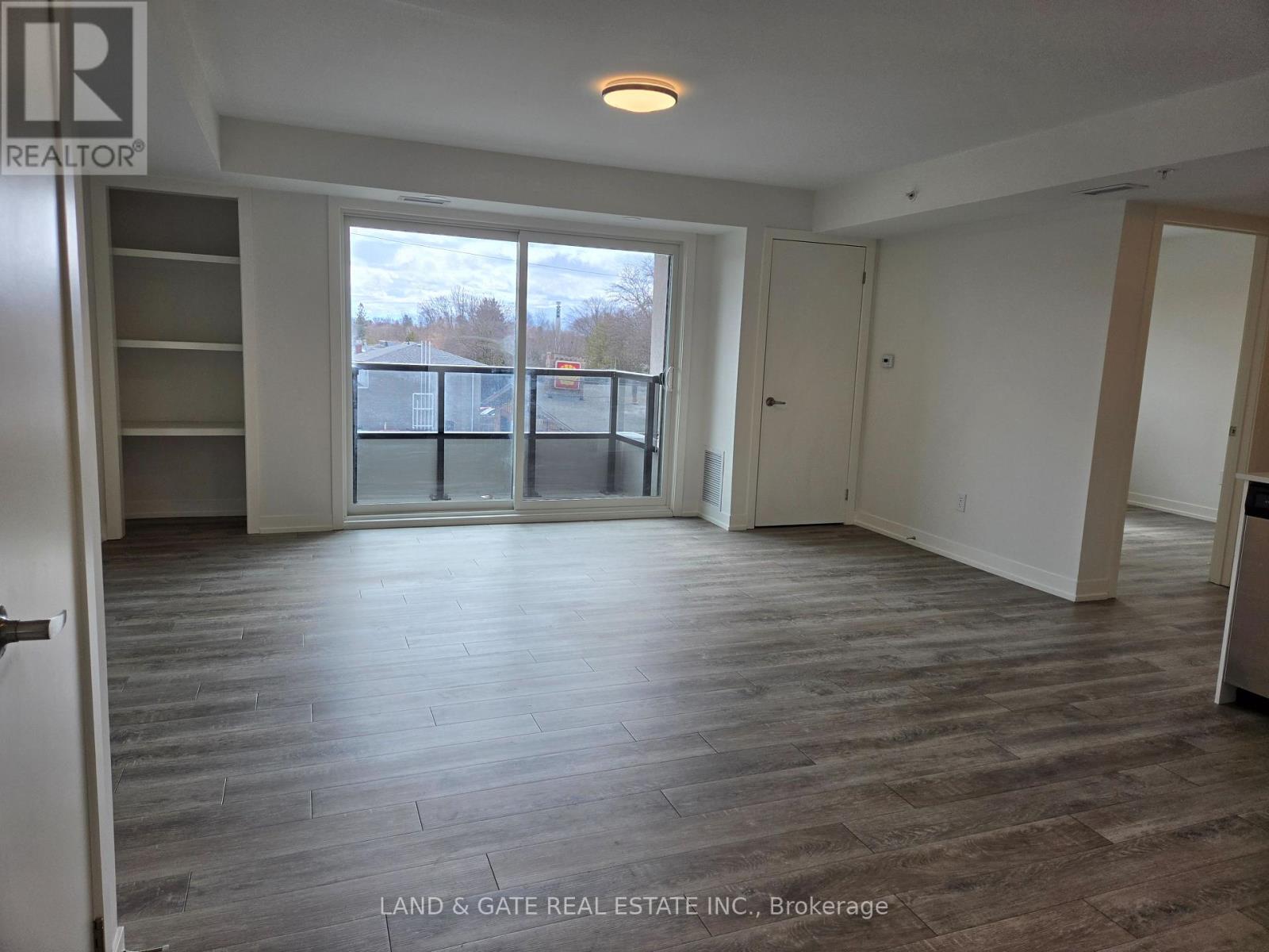 305 - 976 Simcoe Street N, Oshawa, Ontario  L1G 4W4 - Photo 2 - E12874146