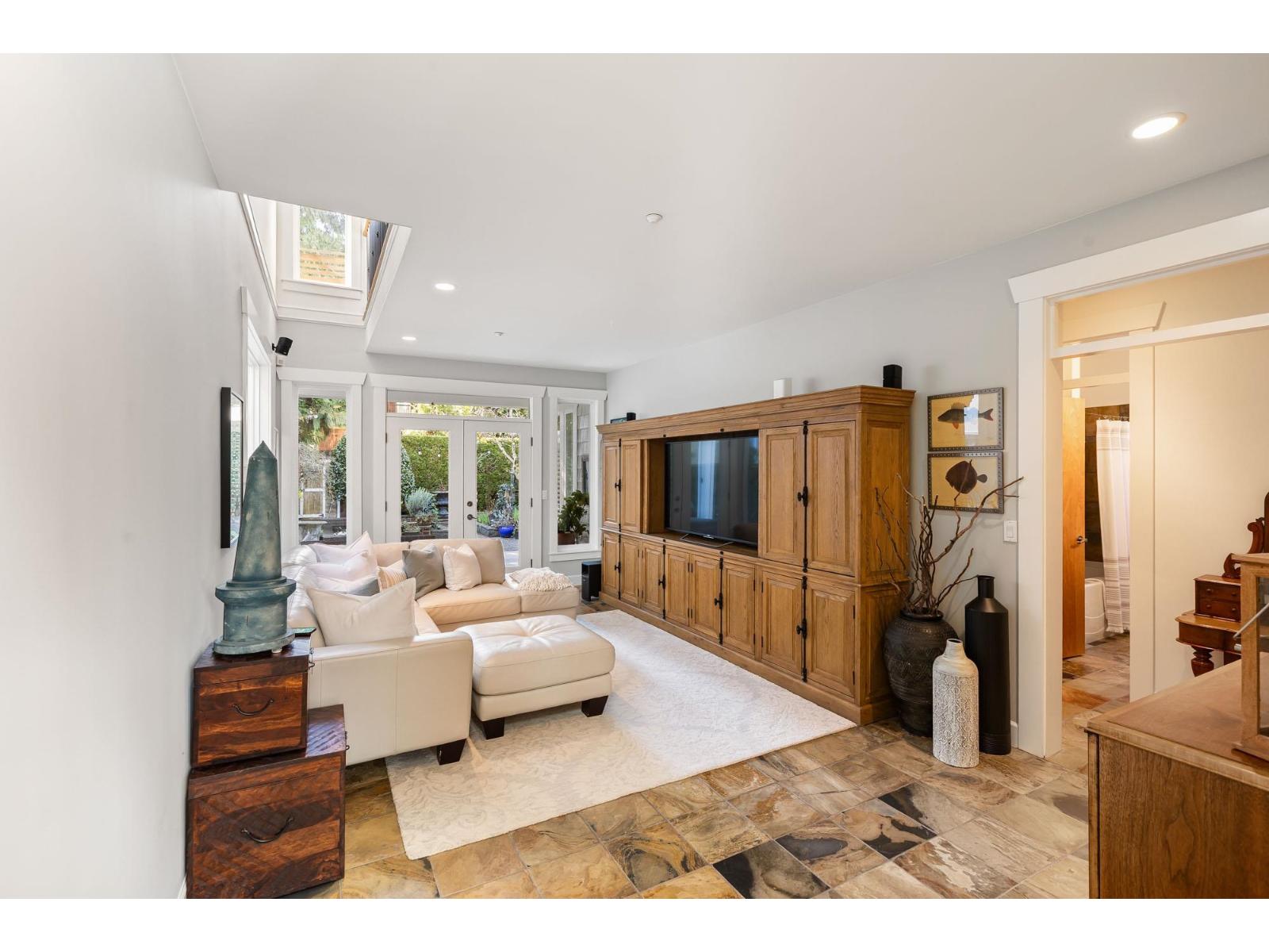 933 Maple Street, White Rock, British Columbia  V4B 4M4 - Photo 19 - R3104319