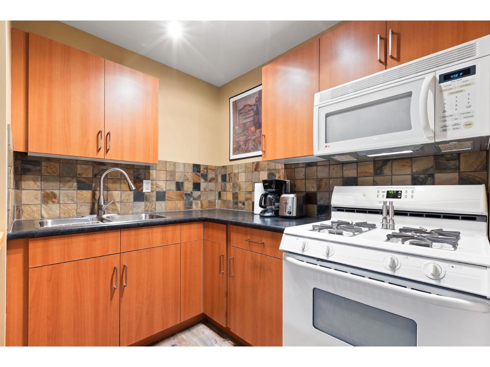 933 Maple Street, White Rock, British Columbia  V4B 4M4 - Photo 34 - R3104319