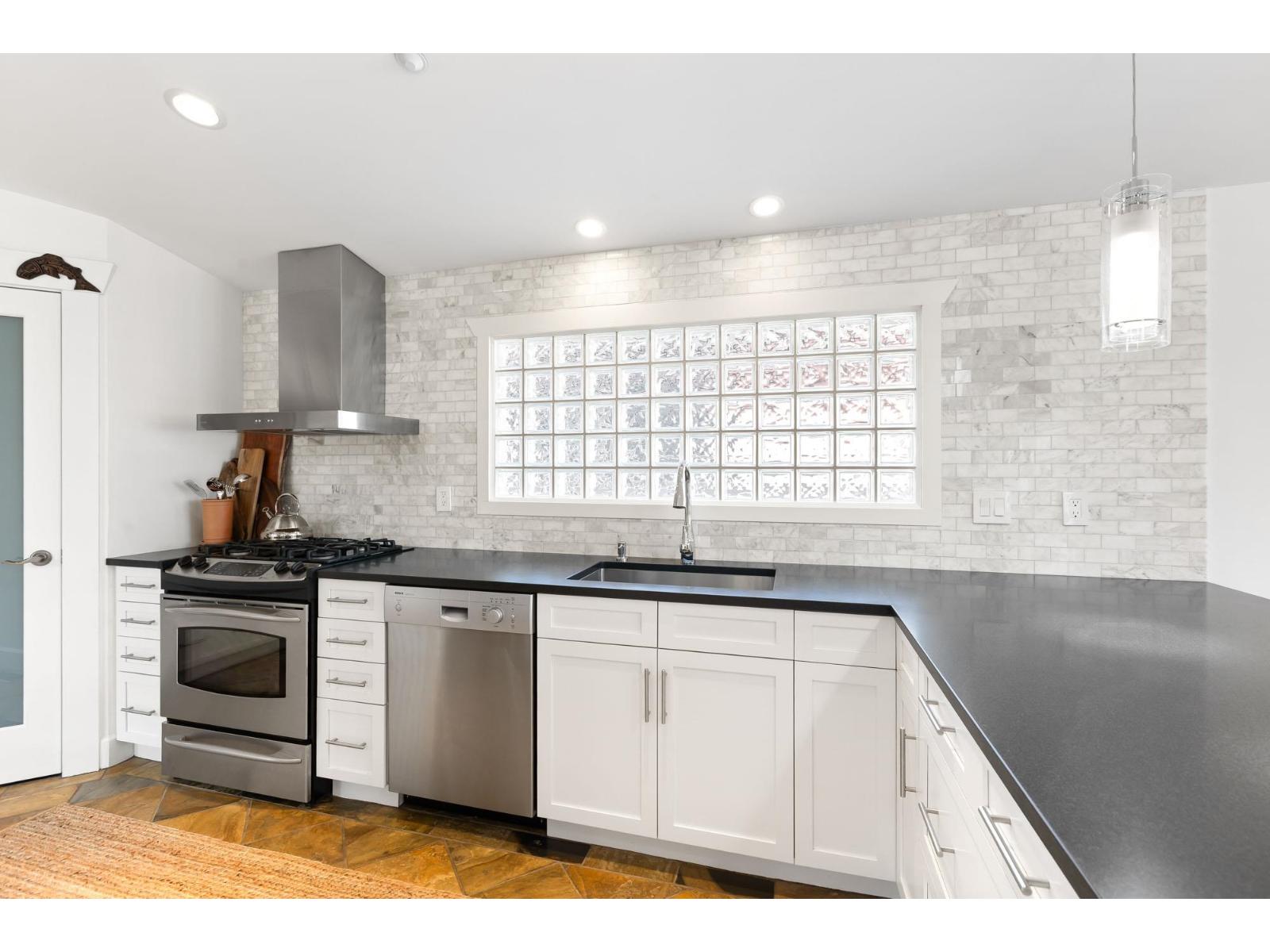 933 Maple Street, White Rock, British Columbia  V4B 4M4 - Photo 9 - R3104319