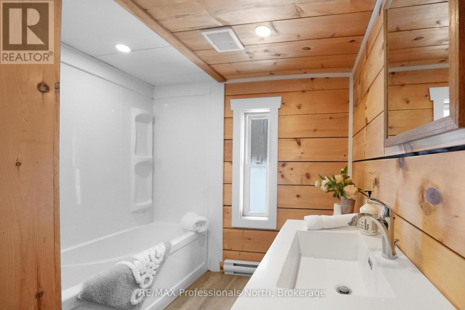 1627 Old Donald Road, Dysart Et Al, Ontario  K0M 1S0 - Photo 22 - X12922702