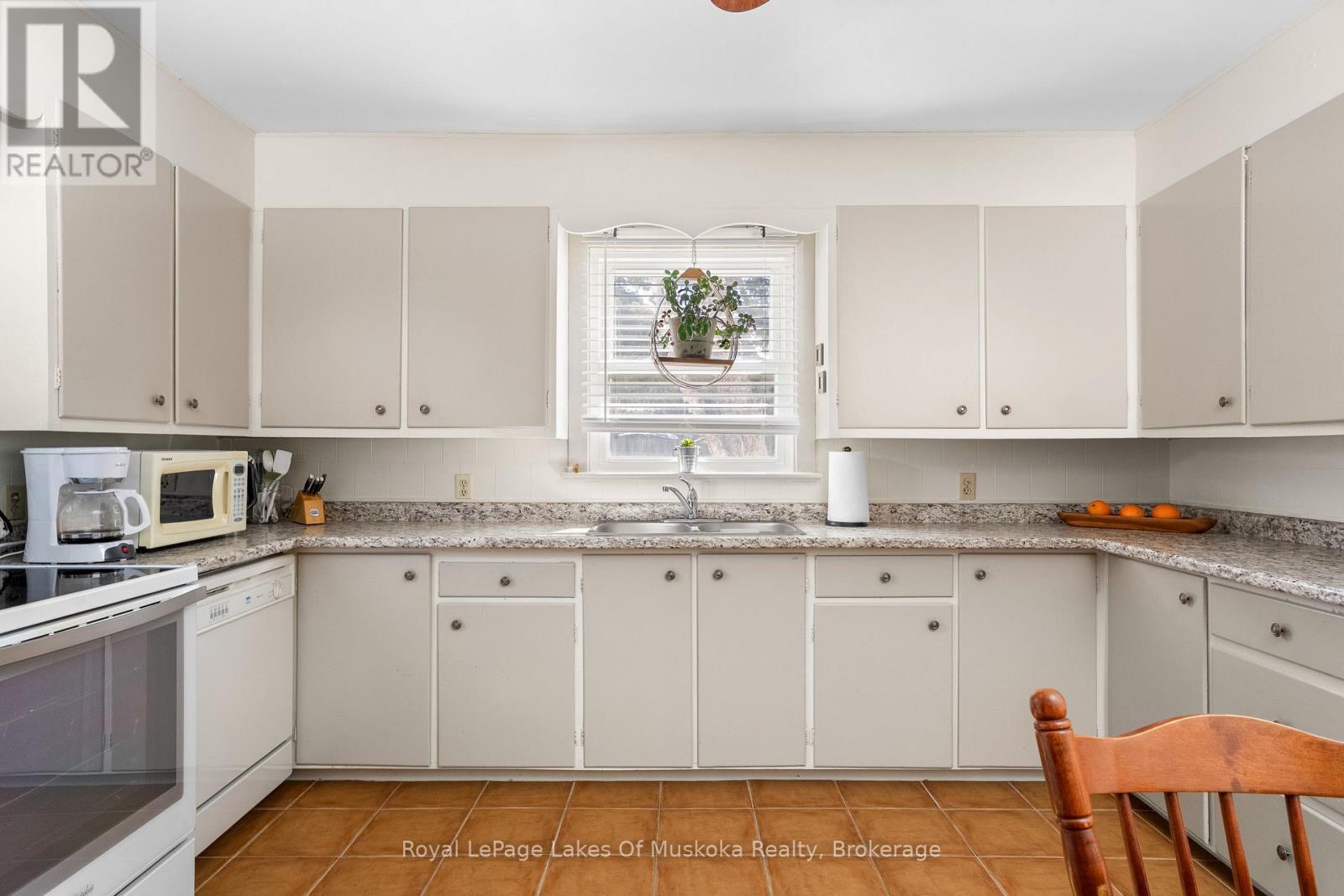 10 Morris Avenue, Huntsville (Chaffey), Ontario  P1H 1G4 - Photo 14 - X12935488