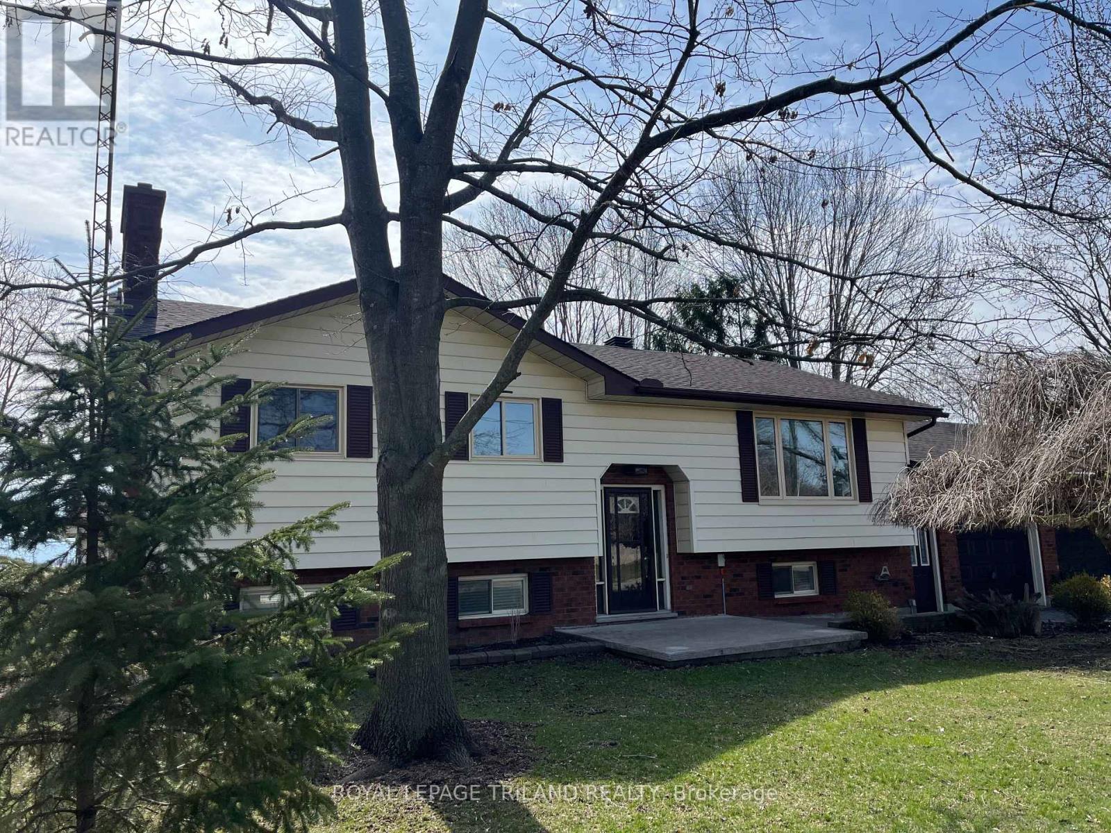 191 South Street, Southwest Middlesex, Ontario  N0L 1M0 - Photo 2 - X12776518