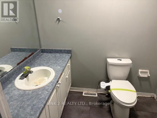 393 Fleming Drive, London East, Ontario  N5V 4Y8 - Photo 5 - X12935114