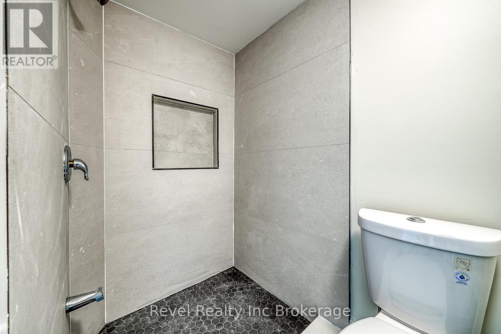 241 Charles Street W, Ingersoll, Ontario N5C 2M5 - Photo 17 - X12935592