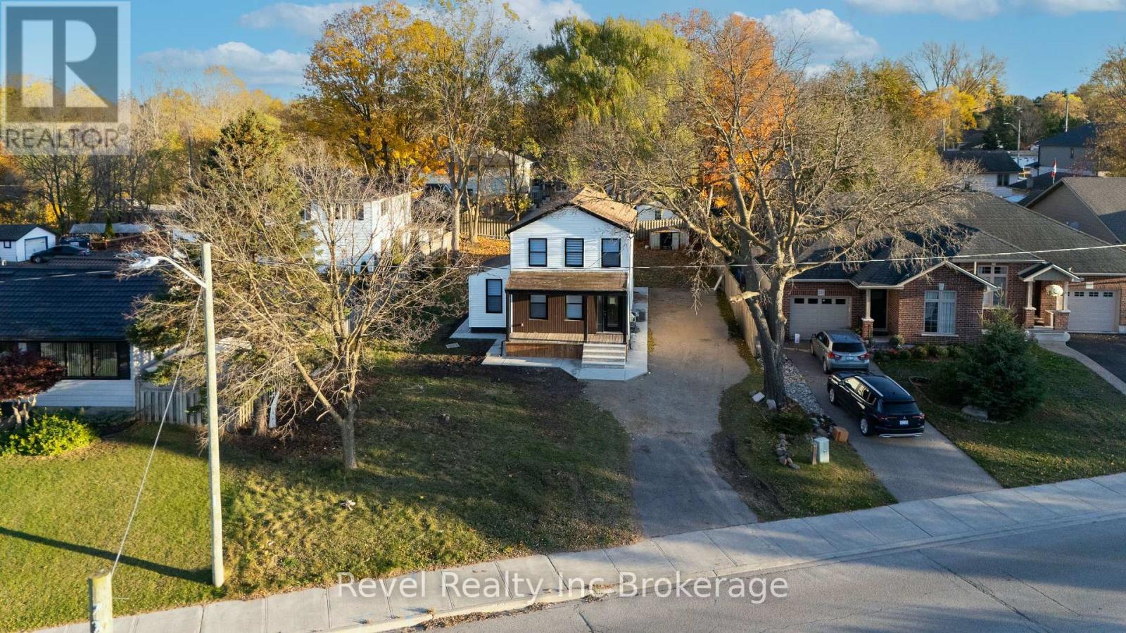 241 Charles Street W, Ingersoll, Ontario N5C 2M5 - Photo 2 - X12935592