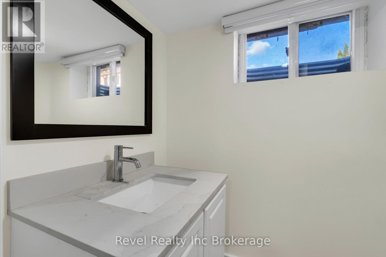 241 Charles Street W, Ingersoll, Ontario N5C 2M5 - Photo 21 - X12935592