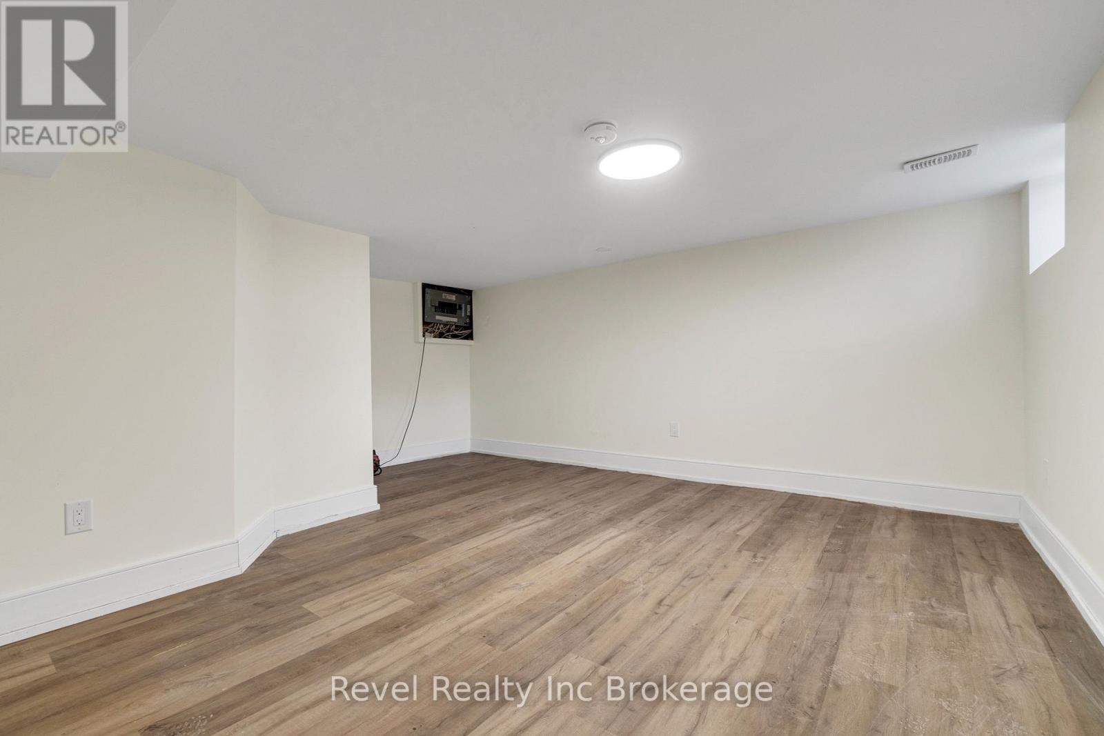 241 Charles Street W, Ingersoll, Ontario N5C 2M5 - Photo 22 - X12935592