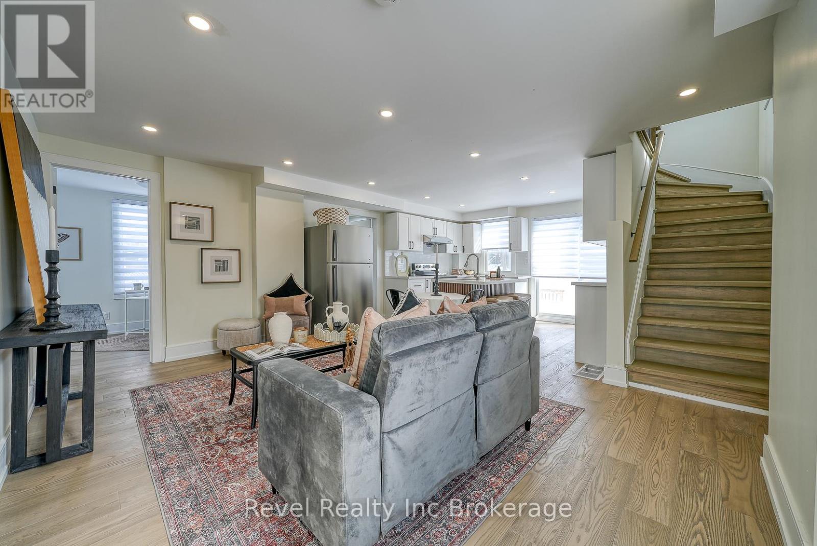 241 Charles Street W, Ingersoll, Ontario N5C 2M5 - Photo 4 - X12935592