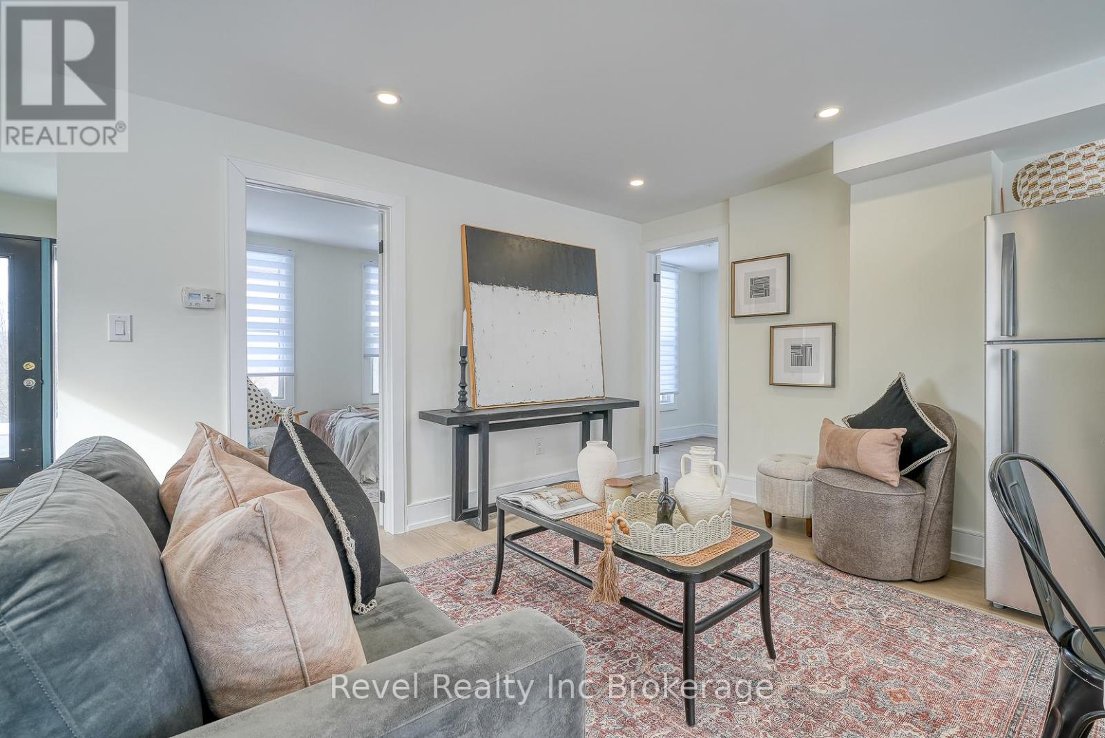 241 Charles Street W, Ingersoll, Ontario N5C 2M5 - Photo 5 - X12935592