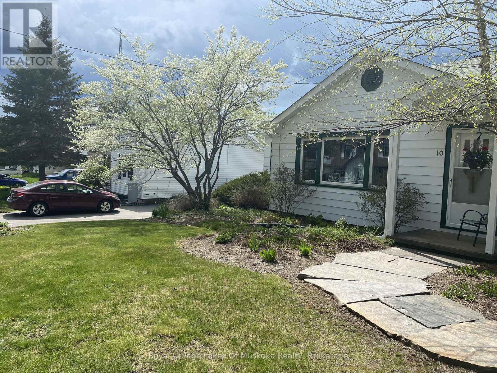 10 Morris Avenue, Huntsville (Chaffey), Ontario  P1H 1G4 - Photo 2 - X12935488