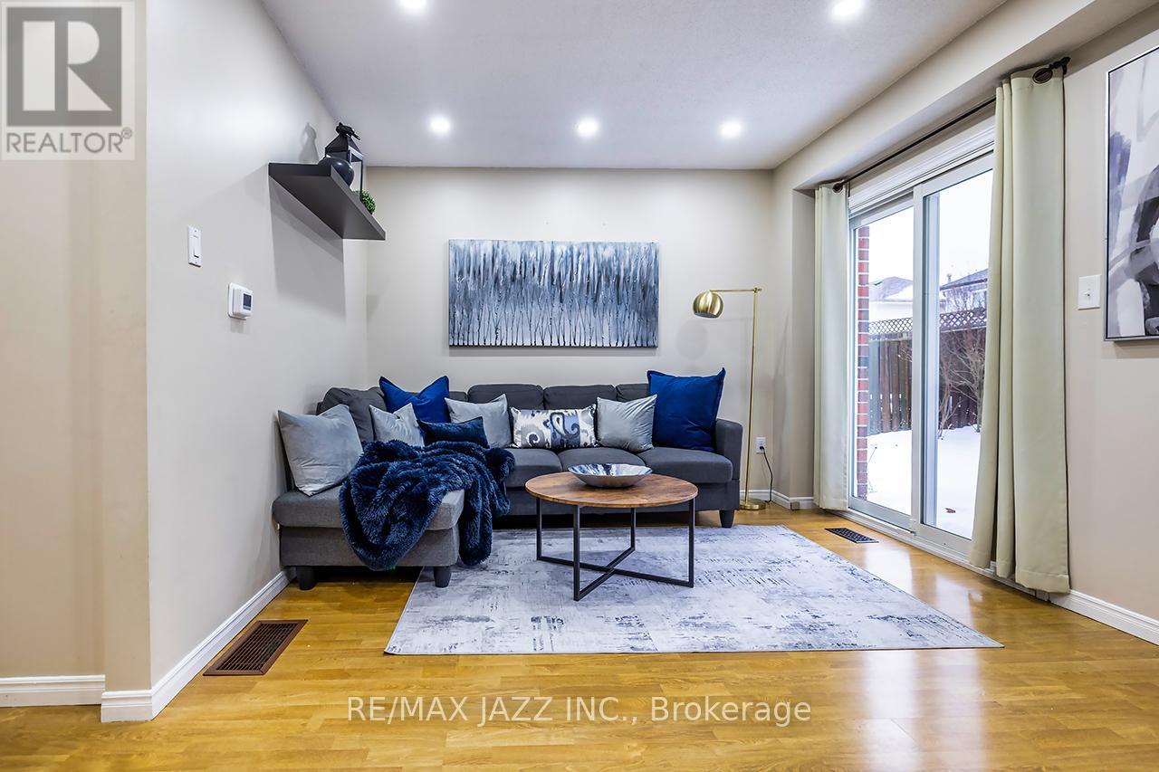 33 Mossgrove Court, Clarington, Ontario  L1E 1P4 - Photo 11 - E12935624